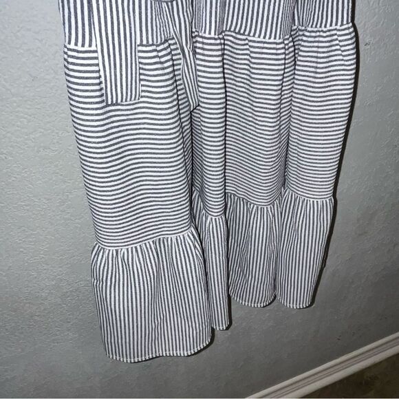 Women's Monteanu Grey & White Striped Dress - Picture 8 of 9